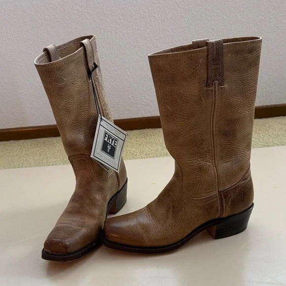 Frye boots NWT Timeless and quality - Picture 3 of 13